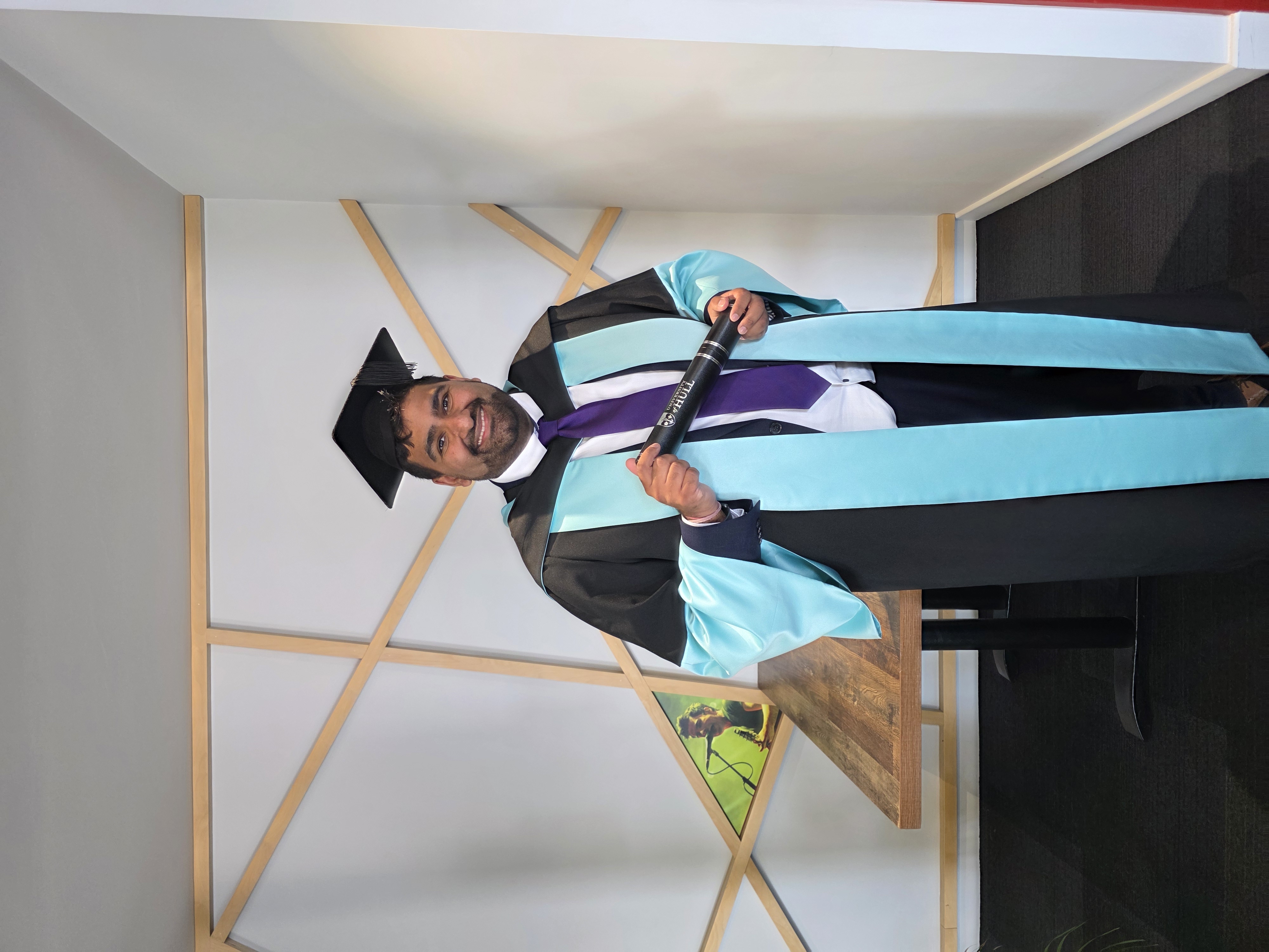 Dr Phininder Balaghan receiving the University of Hull Alumni Laureate 2026 award